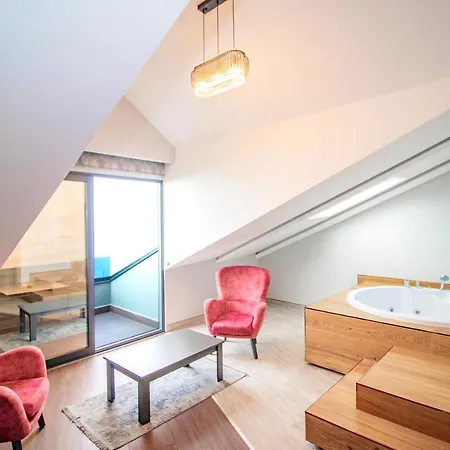 Peerless Hotel
