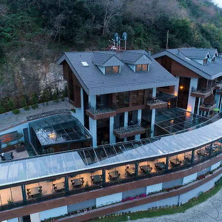 Peerless Hotel