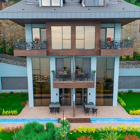 بيرليس فيلاز فندق