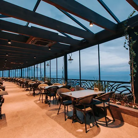 بيرليس فيلاز